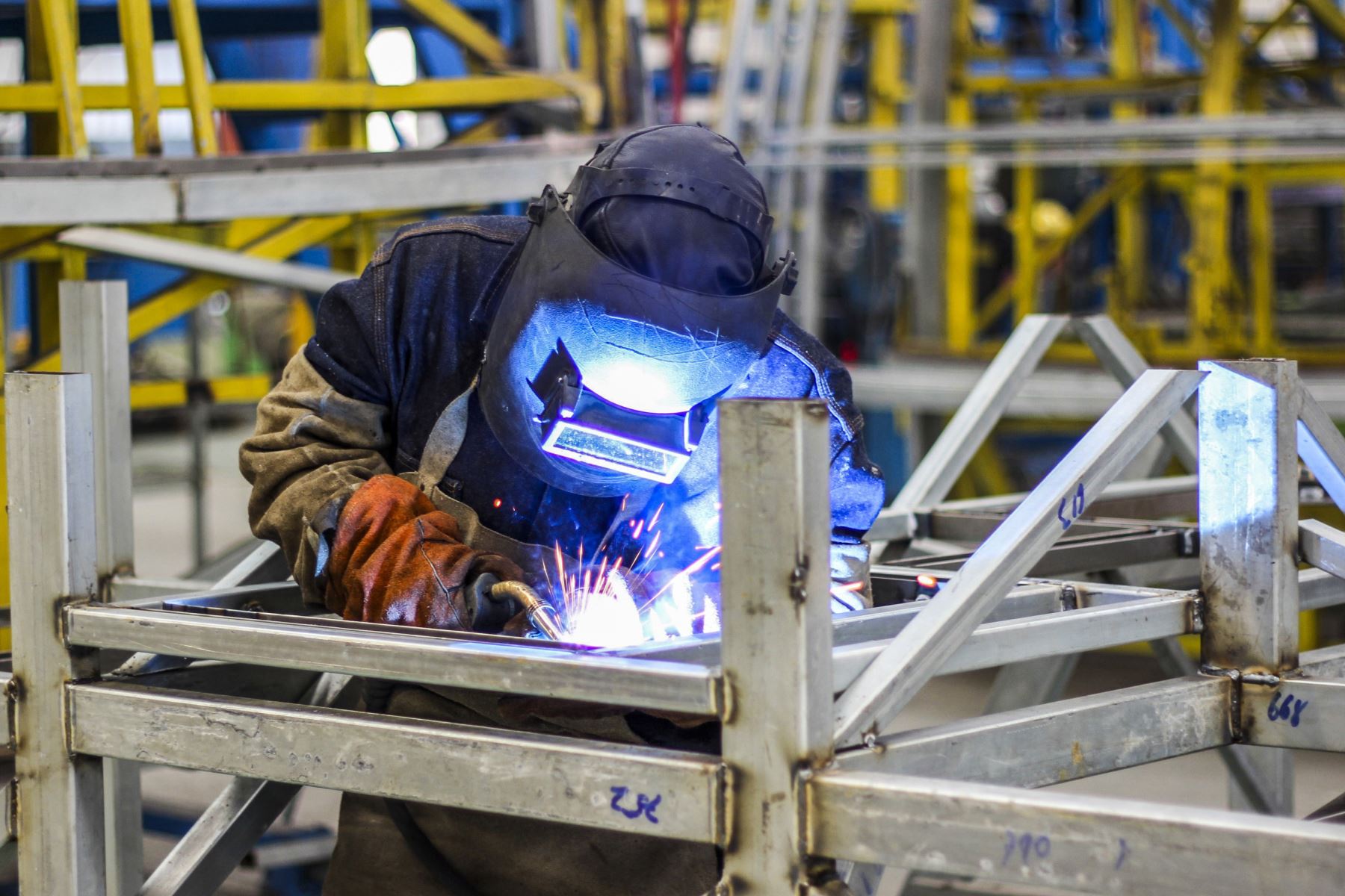 Boom Industrial en Perú: Innovación y Exportaciones Marcan un Nuevo Capítulo